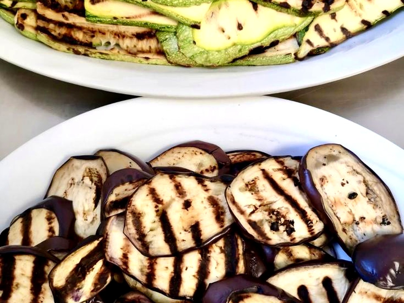 Verdure grigliate: zucchine e melanzane, pronte da condire