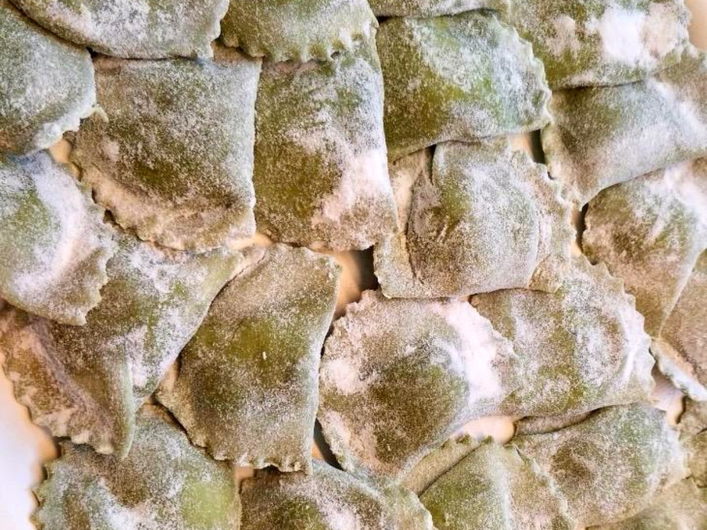Ravioli di ricotta e spinaci, chiusi a mano